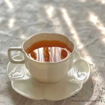 Ins Alb de zi cu Zi Ceașcă de Cafea, Retro Stil European Britanic Ceai de după-Amiază, Doamnelor Stil Ceramic Bone China Ceasca si Farfurie
